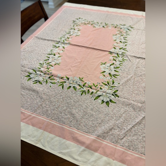 Vintage tablecloth EUC